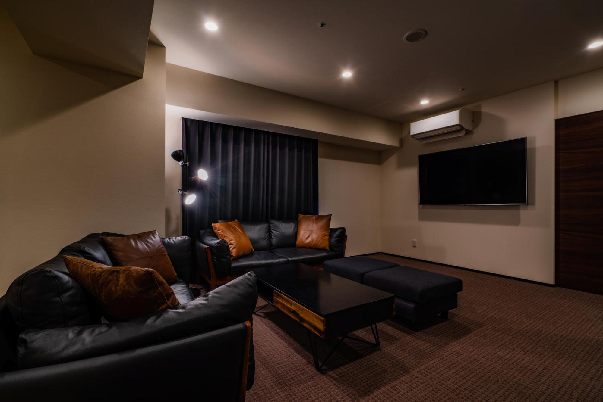Randor Hotel Sapporo Suites Cameră foto A private karaoke box in Japan