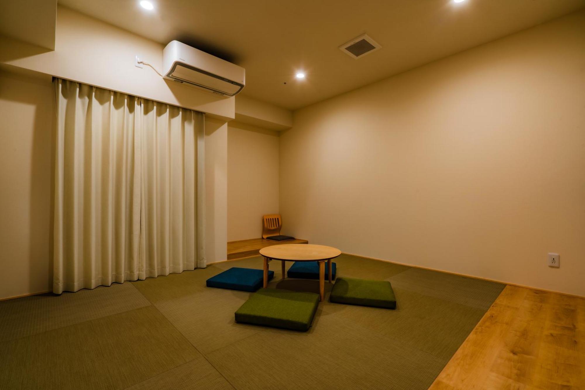 Randor Hotel Sapporo Suites Cameră foto A room with a tatami floor
