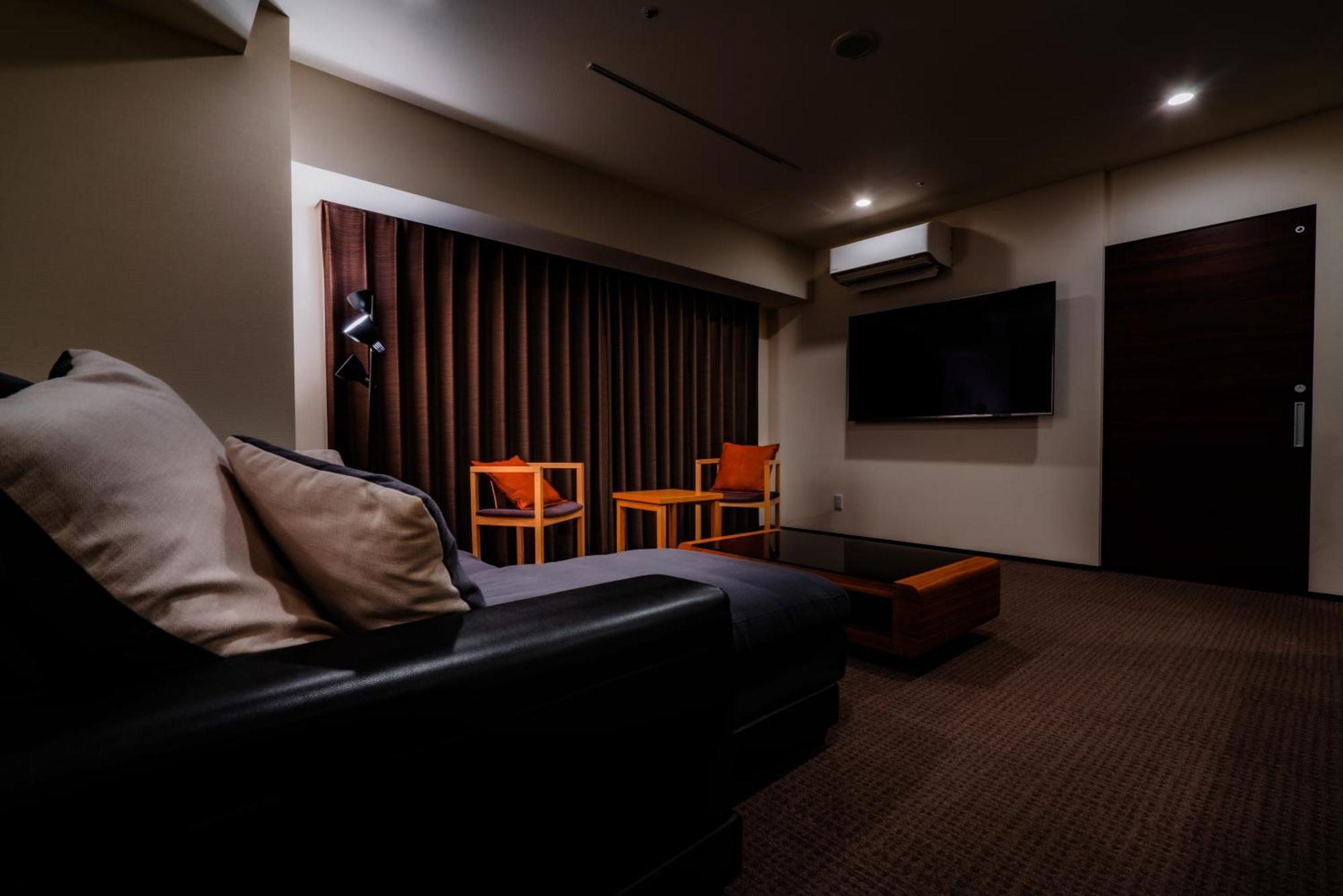 Randor Hotel Sapporo Suites Cameră foto A room at the hotel