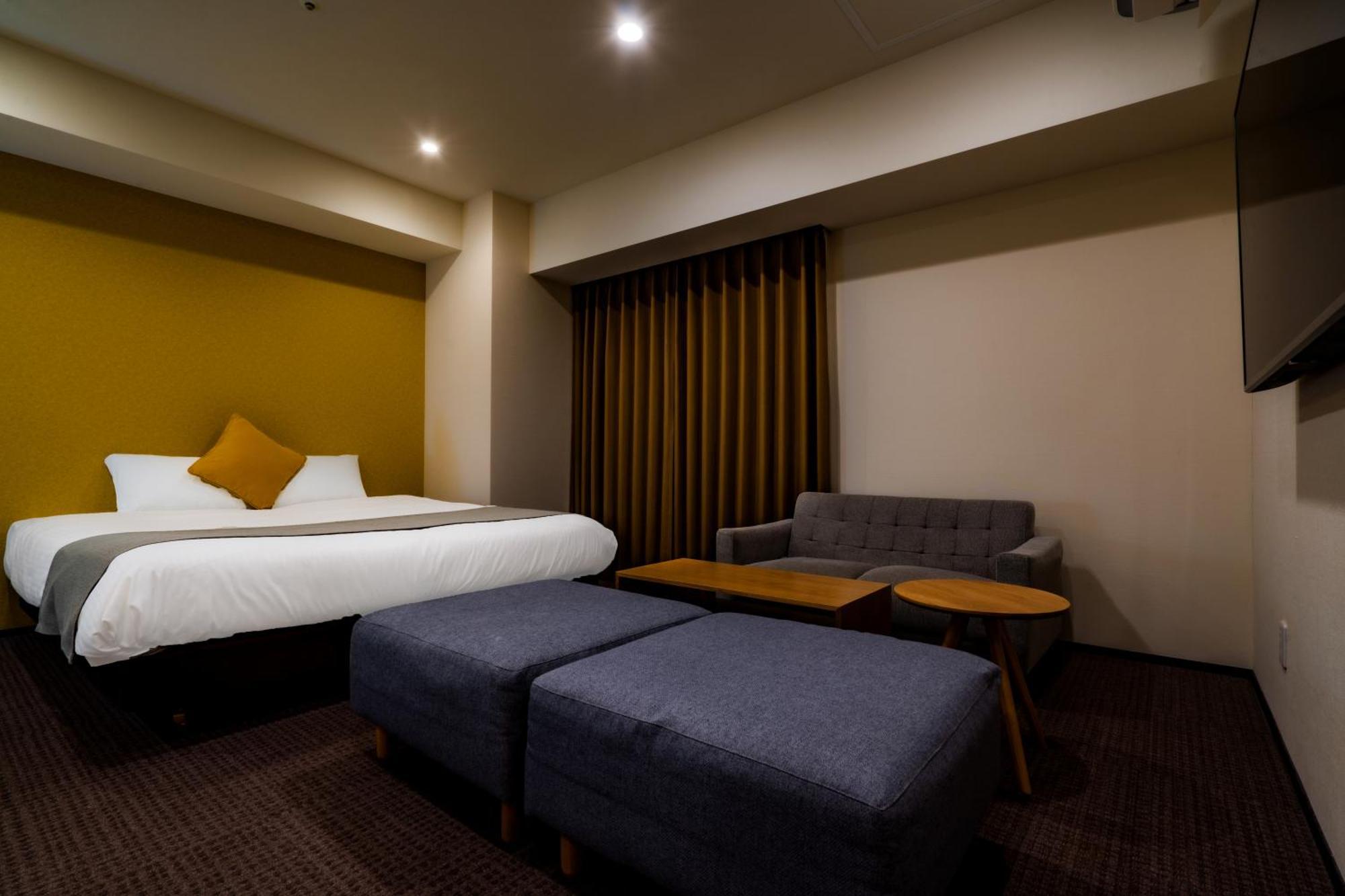 Randor Hotel Sapporo Suites Cameră foto A room at the hotel