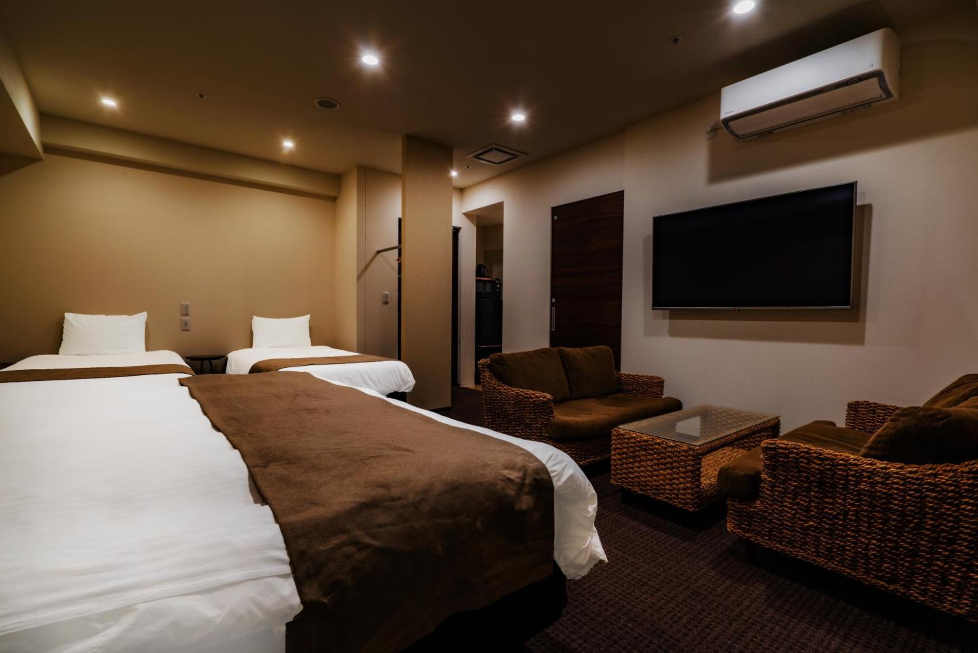 Randor Hotel Sapporo Suites Cameră foto A room at the hotel