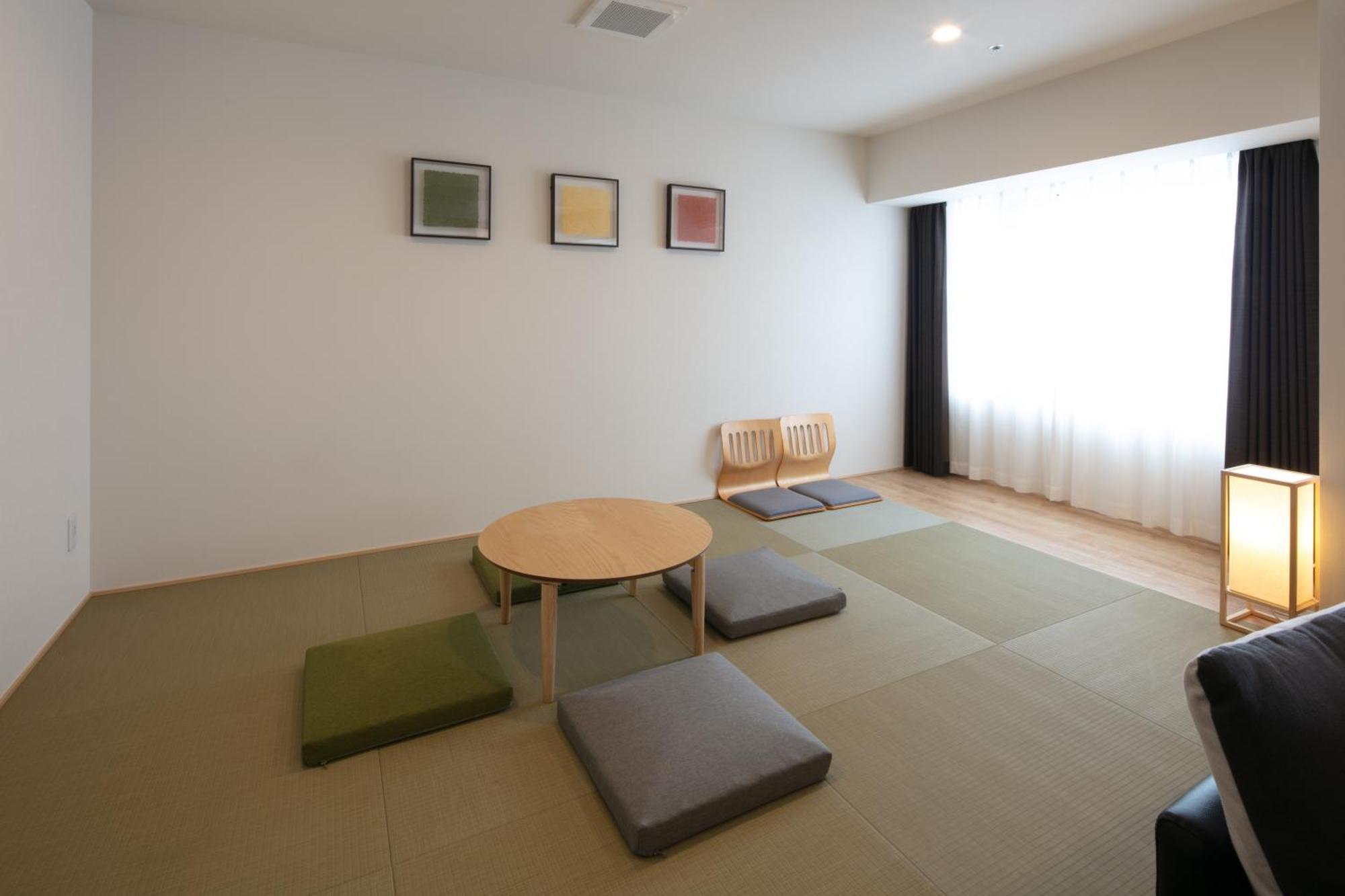 Randor Hotel Sapporo Suites Cameră foto A room with a tatami floor