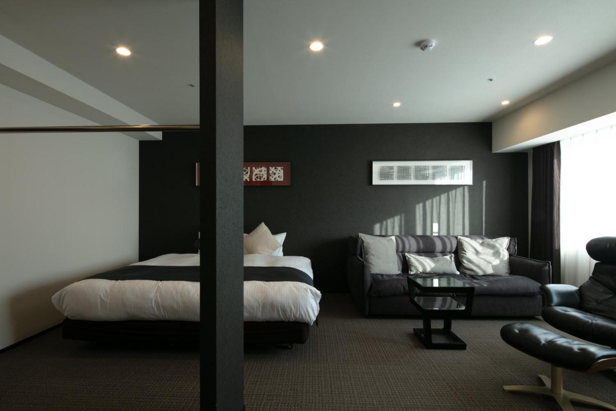Randor Hotel Sapporo Suites Cameră foto A room at the hotel