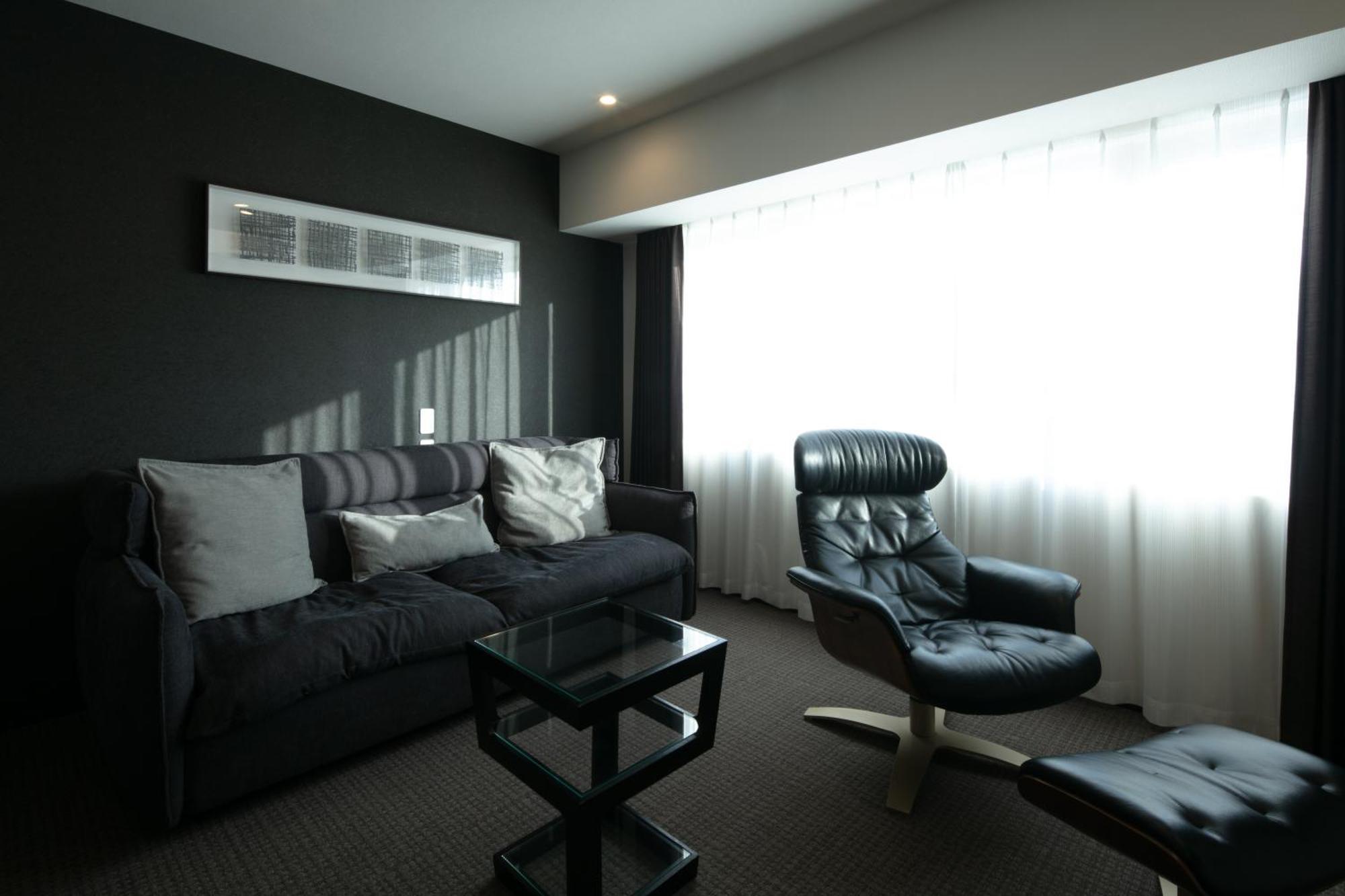 Randor Hotel Sapporo Suites Cameră foto A living room in a private house
