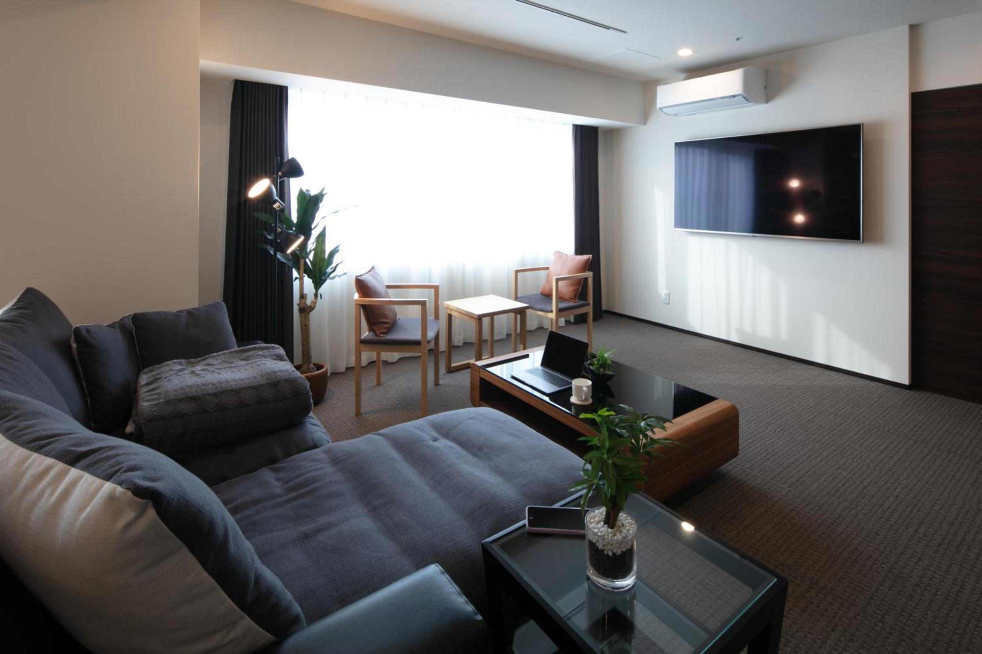 Randor Hotel Sapporo Suites Cameră foto A living room in a Japanese apartment