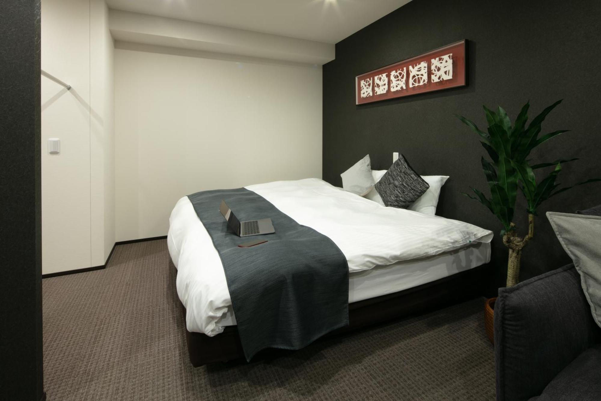 Randor Hotel Sapporo Suites Cameră foto A room at the hotel